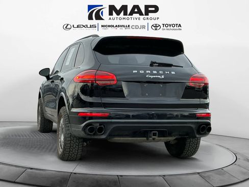 Used 2017 Porsche Cayenne S image 3