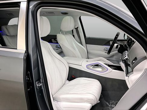 Used 2026 Mercedes-Benz Maybach GLS 600 4MATIC image 9