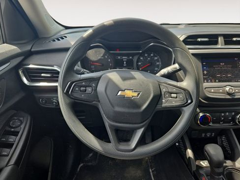 Used 2023 Chevrolet TrailBlazer LT FWD image 12