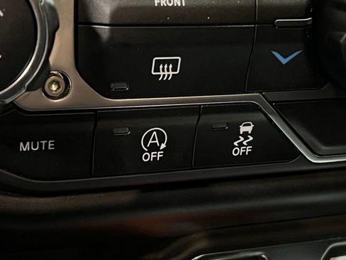 Used 2020 Jeep Wrangler Unlimited Sahara image 36