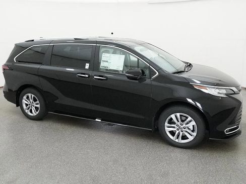 New 2026 Toyota Sienna Limited image 11