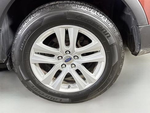 Used 2018 Ford Explorer XLT AWD/4WD image 32