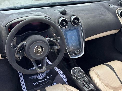 Used 2019 McLaren 570S Spider RWD image 20