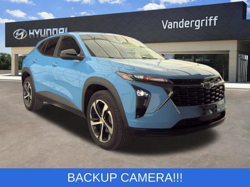 Used 2024 Chevrolet Trax RS w/ Sunroof Package FWD image 2