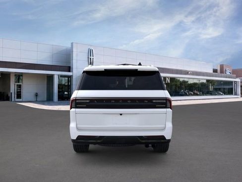 New 2026 Lincoln Navigator Premiere AWD/4WD image 6