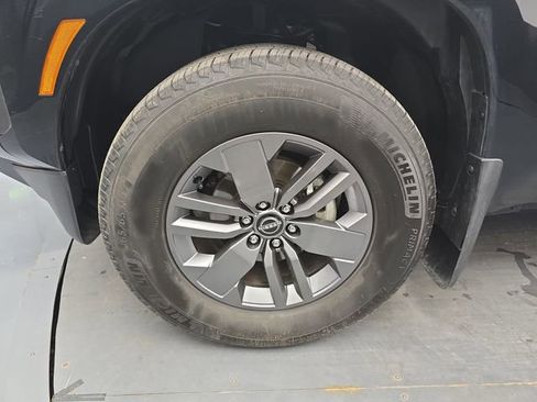 Used 2025 Nissan Frontier SV RWD image 16