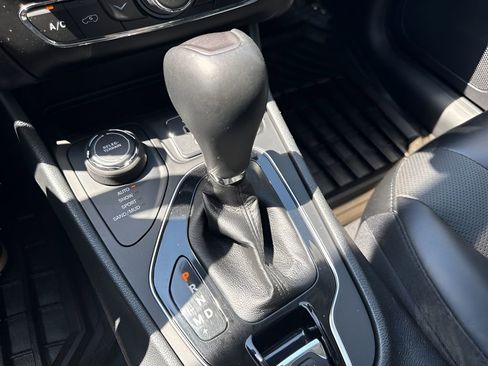 Used 2022 Jeep Cherokee Limited AWD/4WD image 20