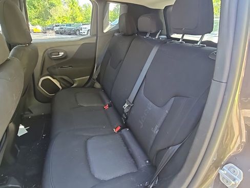 Used 2017 Jeep Renegade Latitude AWD/4WD image 17