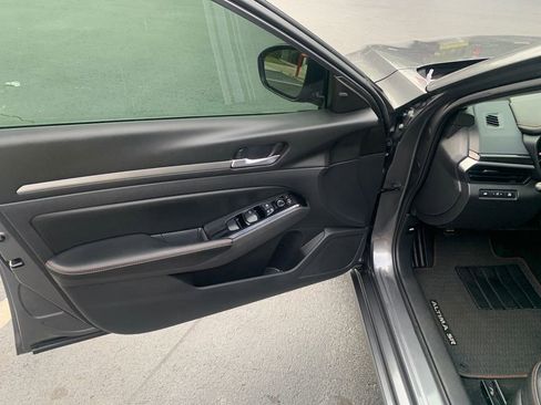 Used 2024 Nissan Altima 2.5 SR w/ SR Premium Package FWD image 19