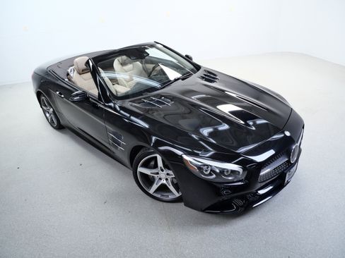 Used 2017 Mercedes-Benz SL 550 image 4