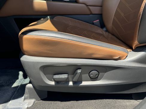 Used 2022 Nissan Pathfinder Platinum w/ Cargo Package image 35