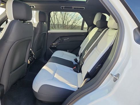 Used 2023 Land Rover Range Rover Sport SE Dynamic image 9