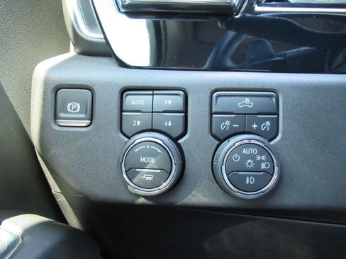 Used 2024 Chevrolet Silverado 1500 RST w/ Z71 Off-Road Package AWD/4WD image 21