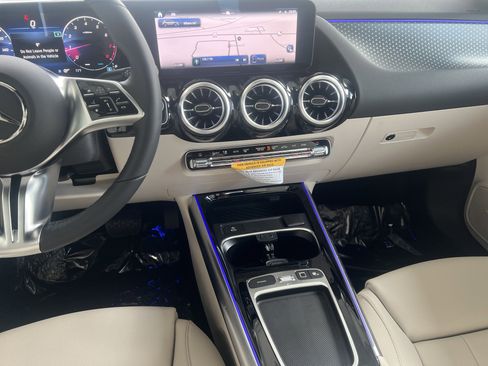 Certified 2025 Mercedes-Benz GLA 250 image 34