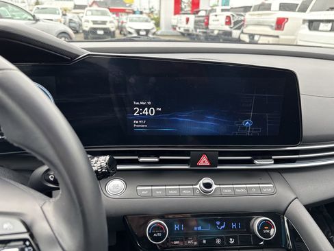 Used 2024 Hyundai Elantra Limited image 18