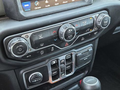 Used 2023 Jeep Gladiator Overland AWD/4WD image 23