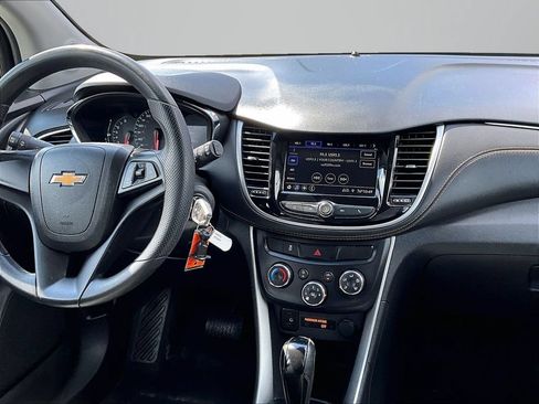 Used 2020 Chevrolet Trax LS FWD image 7