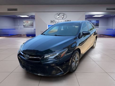 Used 2015 Toyota Camry SE FWD image 4
