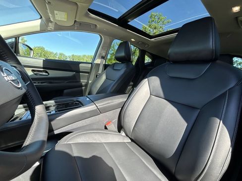 Certified 2025 Nissan Murano SL w/ Cargo Package AWD/4WD image 13