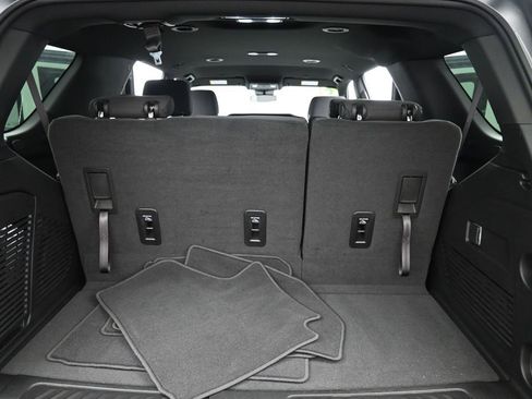 Used 2023 GMC Yukon SLE w/ Gmc Pro Safety Plus Package image 20