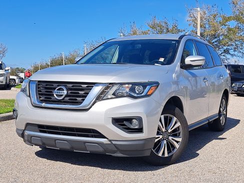 Used 2019 Nissan Pathfinder SV image 31