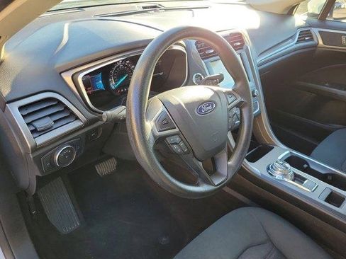 Used 2020 Ford Fusion SE image 19