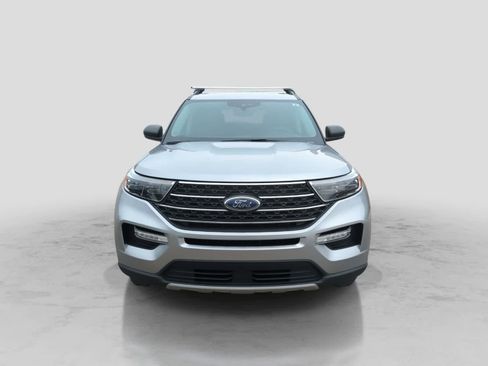 Used 2023 Ford Explorer XLT w/ Equipment Group 202A AWD/4WD image 3