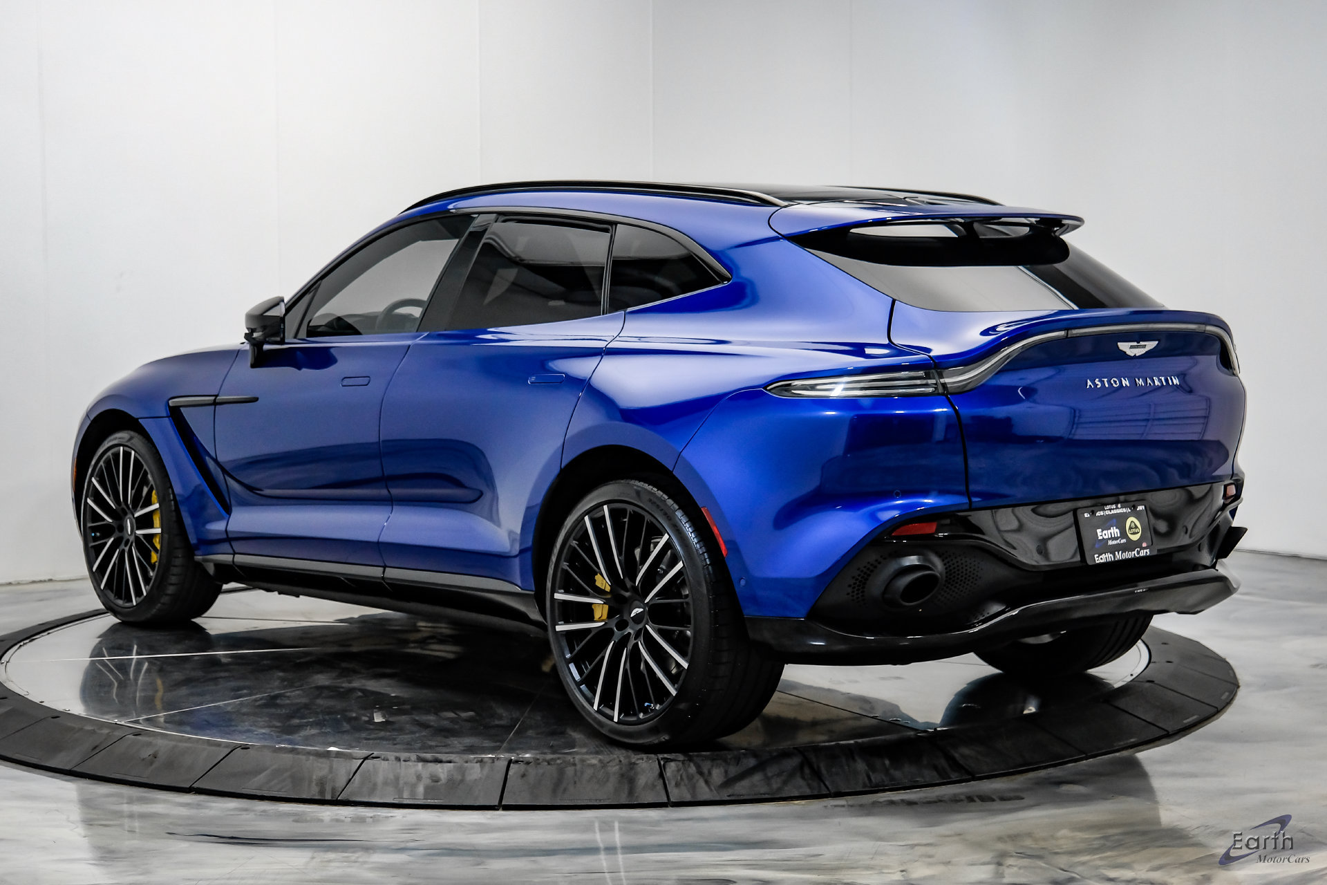 Used 2023 Aston Martin DBX AWD/4WD image 11