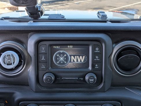 Used 2018 Jeep Wrangler Unlimited Sport S image 26