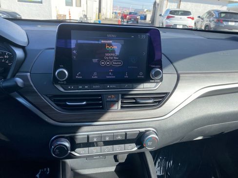 Used 2025 Nissan Altima 2.5 SV image 17