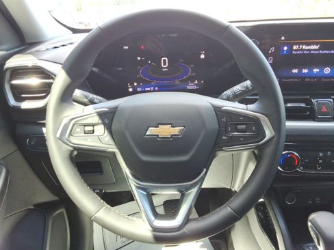 Used 2024 Chevrolet TrailBlazer LT w/ LT Cold Weather Package AWD/4WD image 11