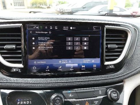 Used 2022 Chrysler Pacifica Touring-L FWD image 18