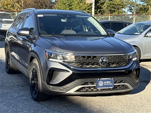 Used 2022 Volkswagen Taos SE image 4