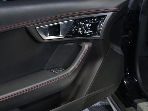 Used 2015 Jaguar F-TYPE R RWD image 22