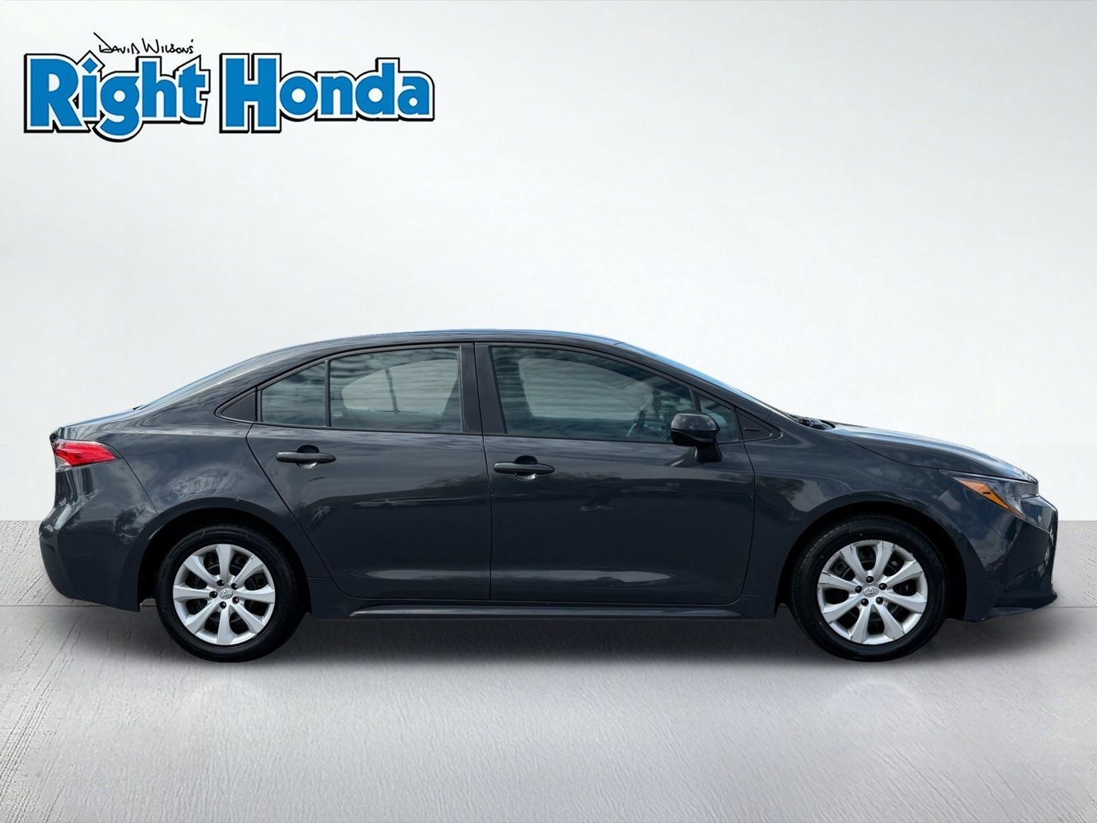 Used 2025 Toyota Corolla LE FWD image 9