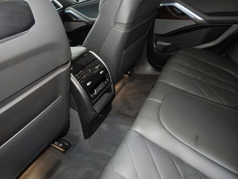 Used 2025 BMW X6 xDrive40i w/ Climate Comfort Package image 31