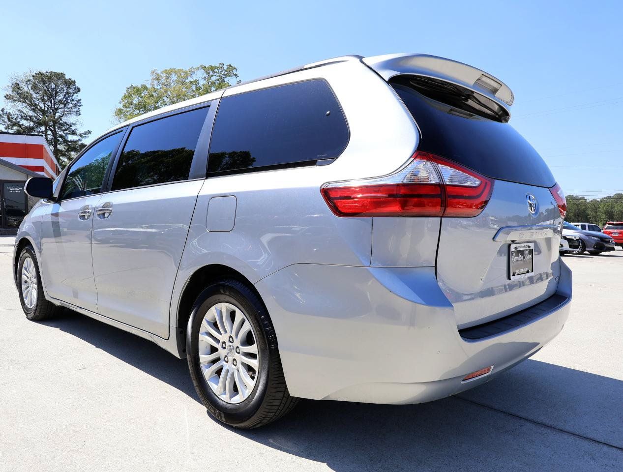 Used 2015 Toyota Sienna XLE FWD image 4