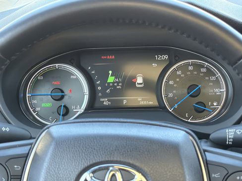 Used 2023 Toyota Venza image 27