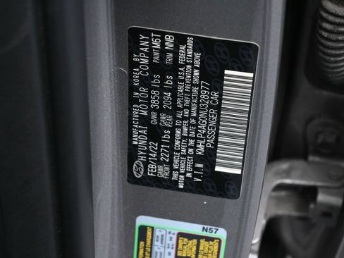 Used 2022 Hyundai Elantra Limited FWD image 19