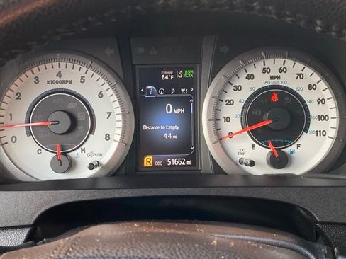 Used 2020 Toyota Sienna SE w/ SE Preferred Package FWD image 26