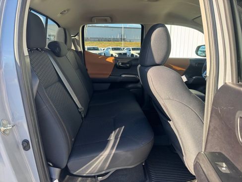 Used 2020 Toyota Tacoma SR5 image 32