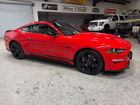 Used 2022 Ford Mustang GT Premium w/ Black Accent Package RWD image 10