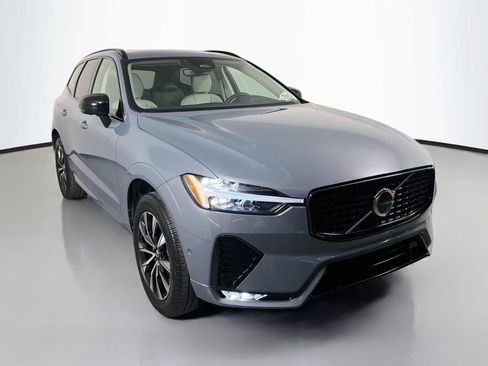 Used 2024 Volvo XC60 B5 Plus AWD/4WD image 3