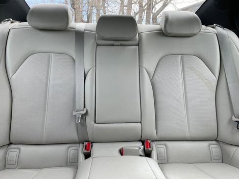 Used 2025 Genesis G70 2.5T image 41