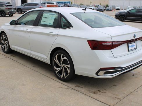 Used 2025 Volkswagen Jetta SEL FWD image 4