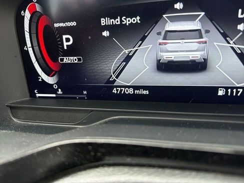 Used 2024 Nissan Pathfinder Platinum image 14