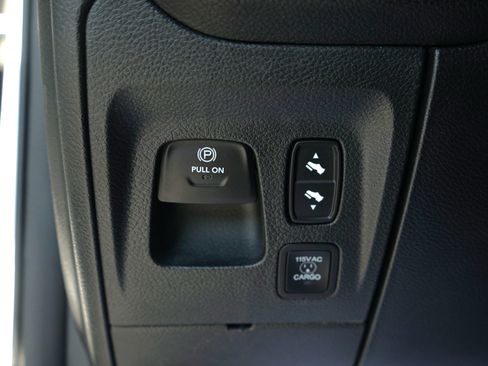 Used 2023 RAM 1500 Laramie AWD/4WD image 14