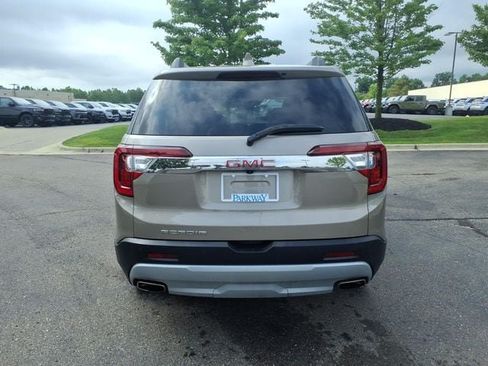 Used 2022 GMC Acadia SLE w/ Driver Convenience Package FWD image 4