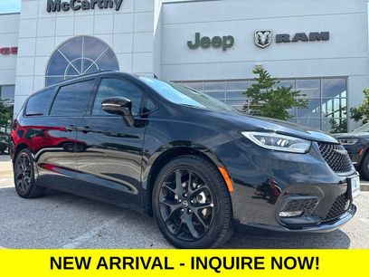 Used 2025 Chrysler Pacifica Limited