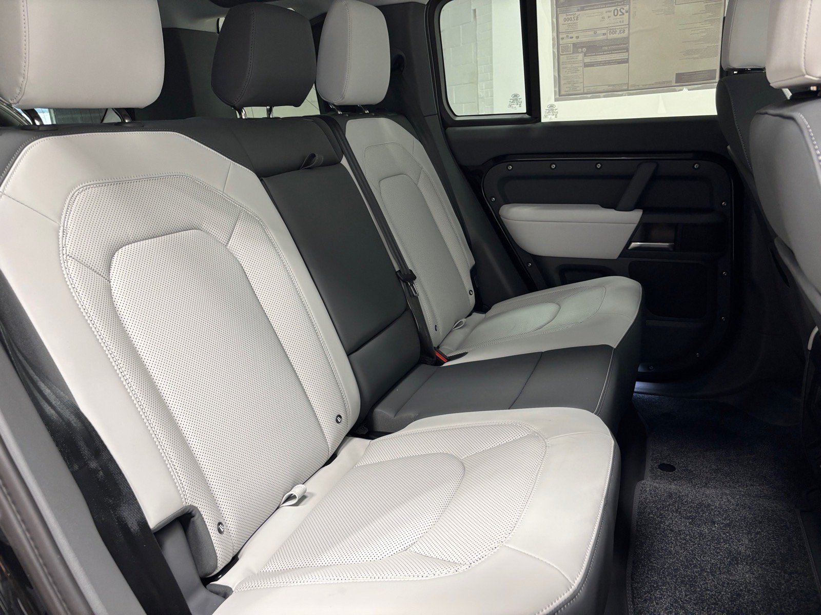 Used 2026 Land Rover Defender 110 X-Dynamic SE AWD/4WD image 37